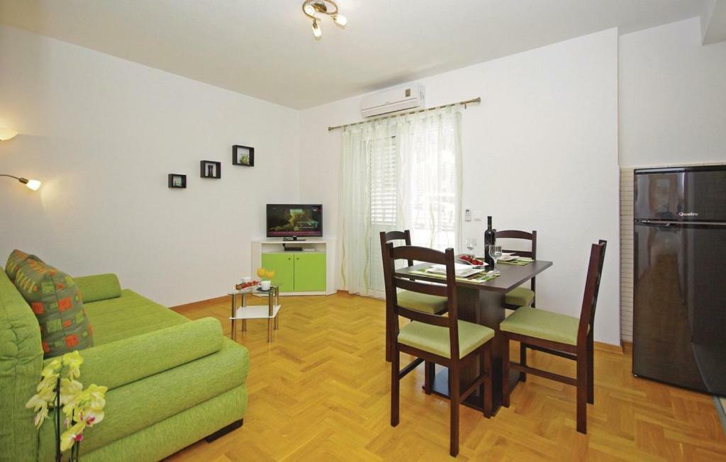 Villa Em Makarska Exteriör bild