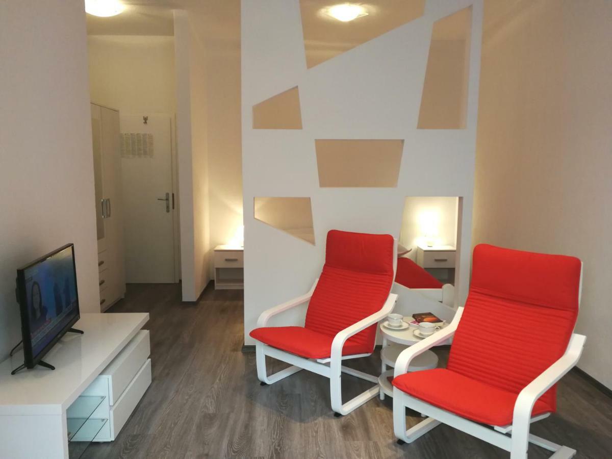 Villa Em Makarska Exteriör bild